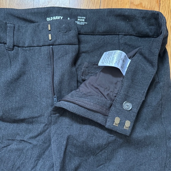 Old Navy Charcoal High-Rise Pixie Pants - Picture 3 of 6